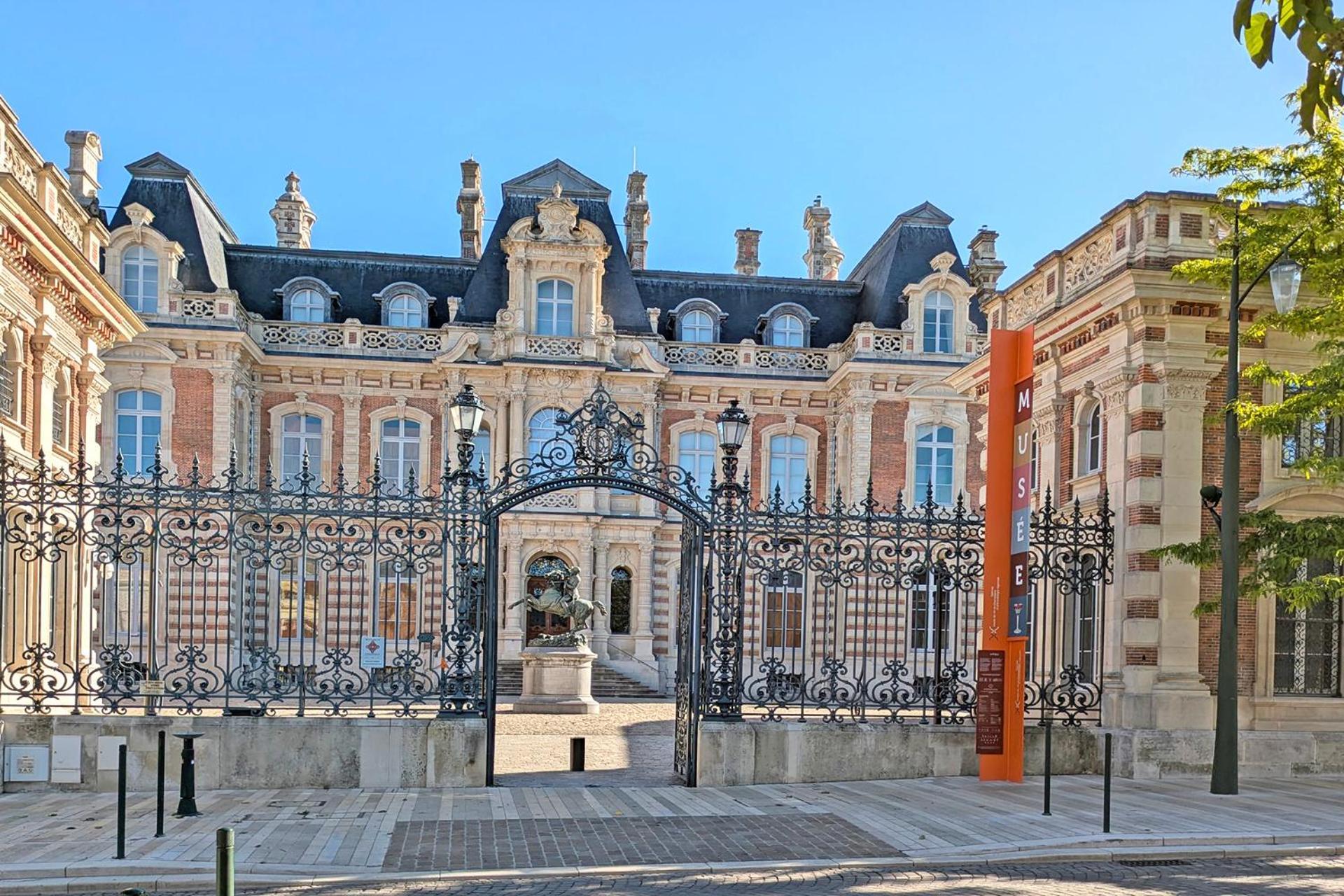 Maison A Deux Mains Bed & Breakfast Ay-Champagne Exterior photo